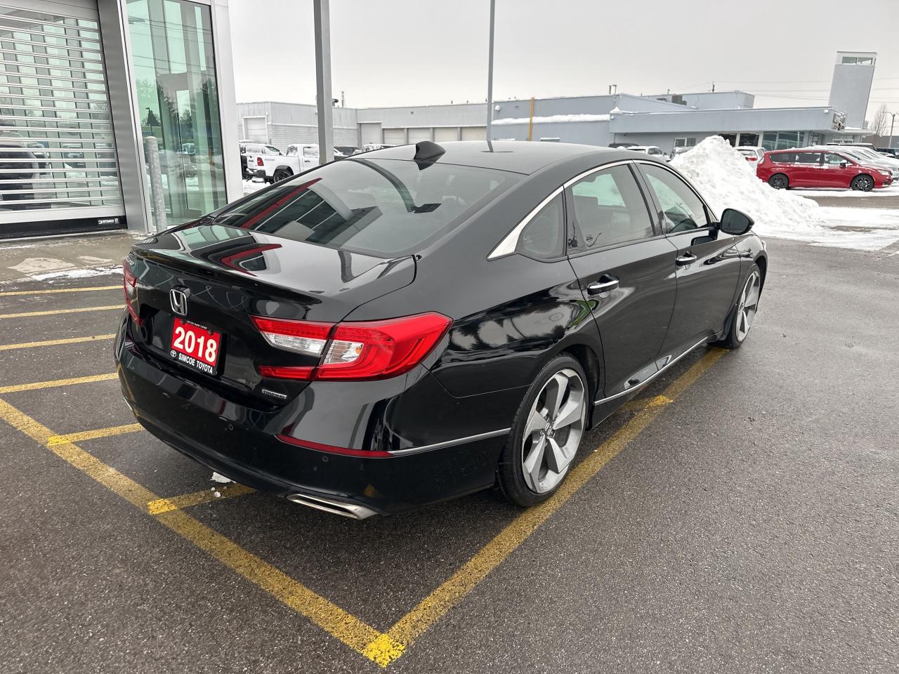 2018 Honda Accord Sedan Touring Sedan - Navi - Leather - Remote Start Photo4