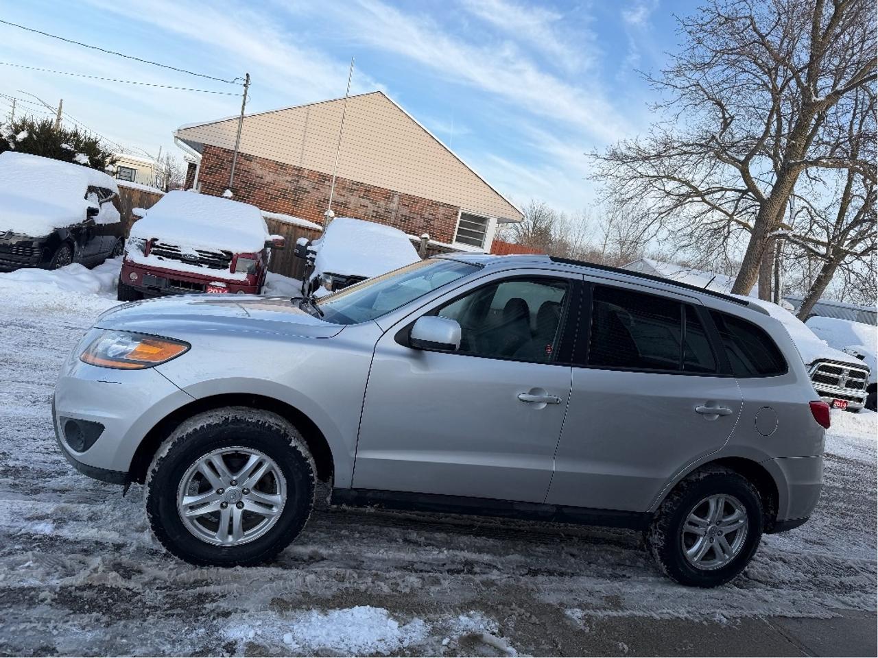 2011 Hyundai Santa Fe Low Mileage, Very Well Maintained, Drives Great !! Photo