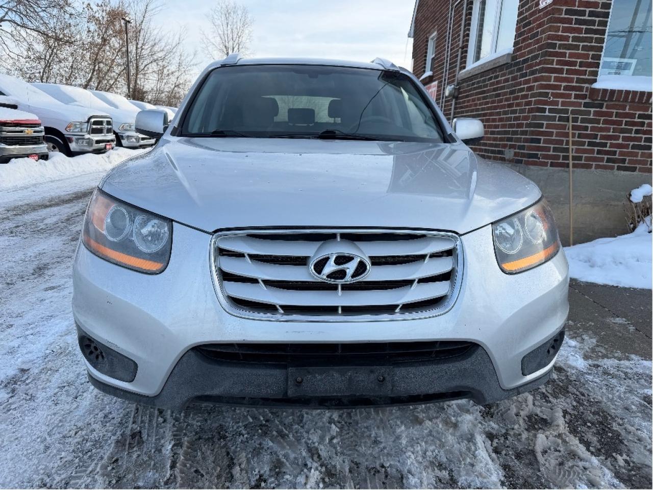 2011 Hyundai Santa Fe Low Mileage, Very Well Maintained, Drives Great !! Photo1