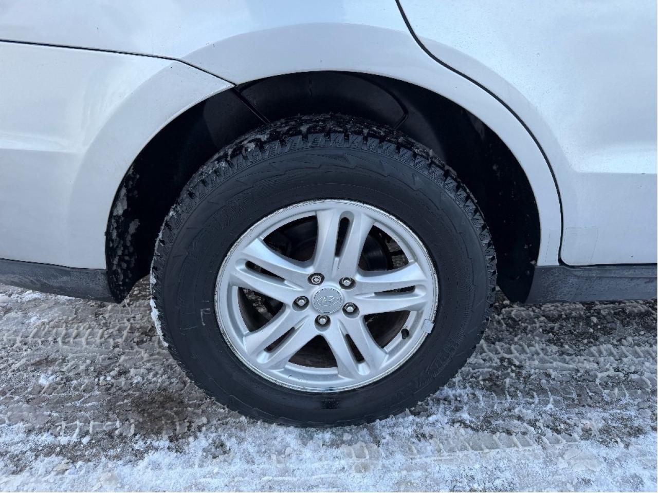 2011 Hyundai Santa Fe Low Mileage, Very Well Maintained, Drives Great !! Photo