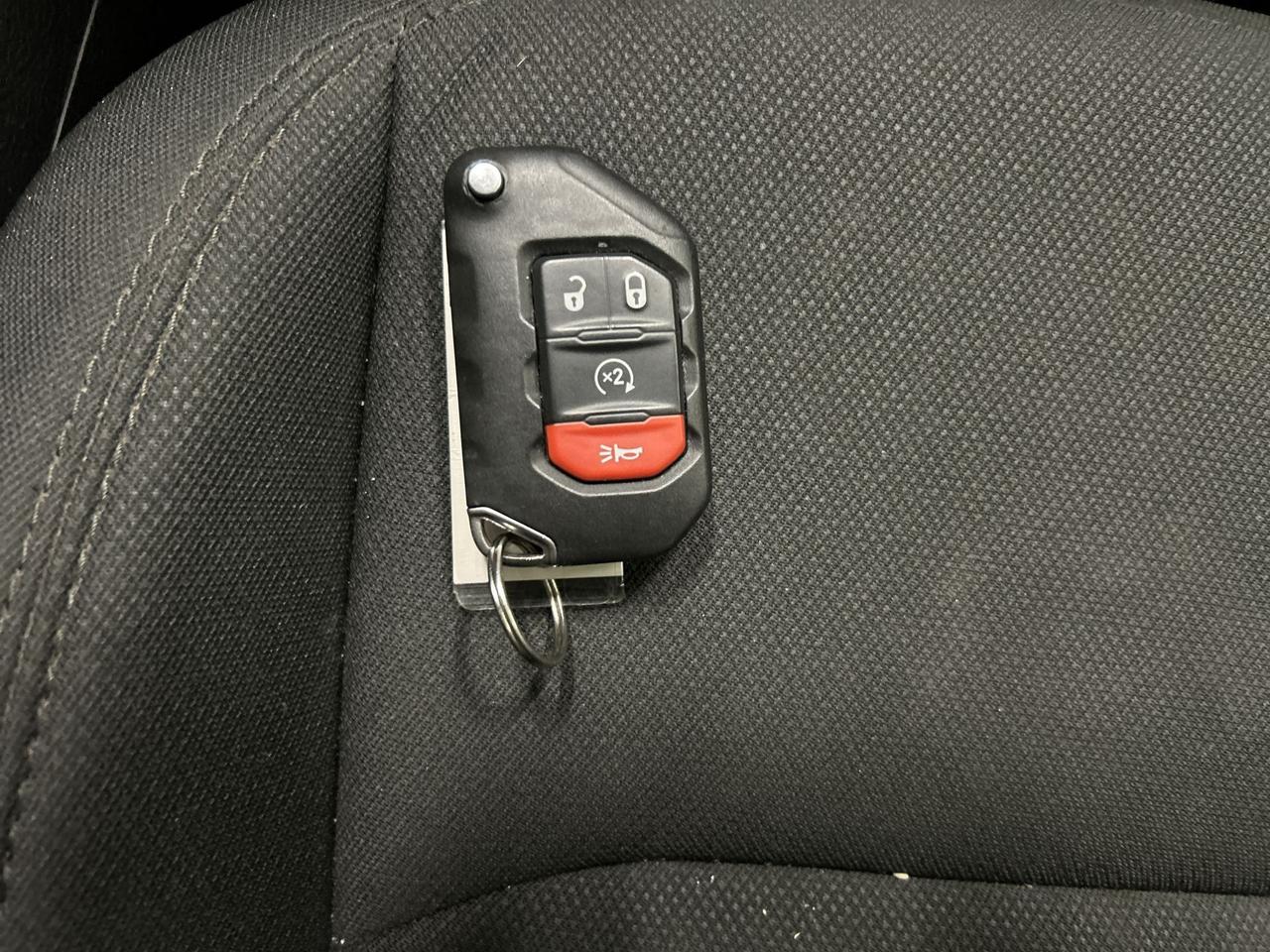 2022 Jeep Wrangler Unlimited SPORT S 4X4 | HARD TOP | CARPLAY | REMOTE START Photo3