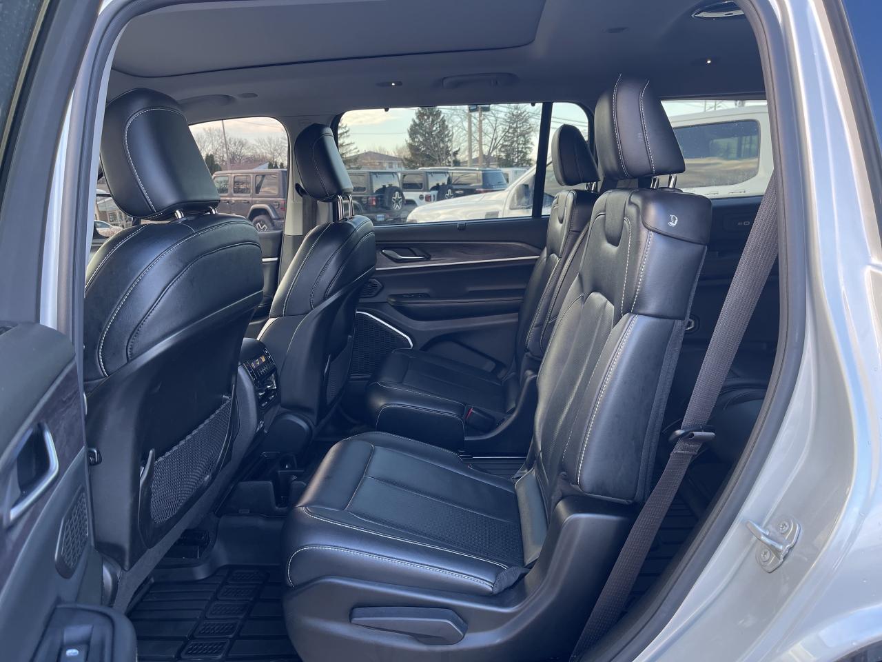 2022 Jeep Grand Cherokee PANORAMIC SUNROOF / NAV / LUXURY TECH GROUP Photo