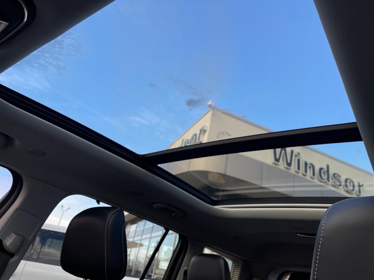 2022 Jeep Grand Cherokee PANORAMIC SUNROOF / NAV / LUXURY TECH GROUP Photo