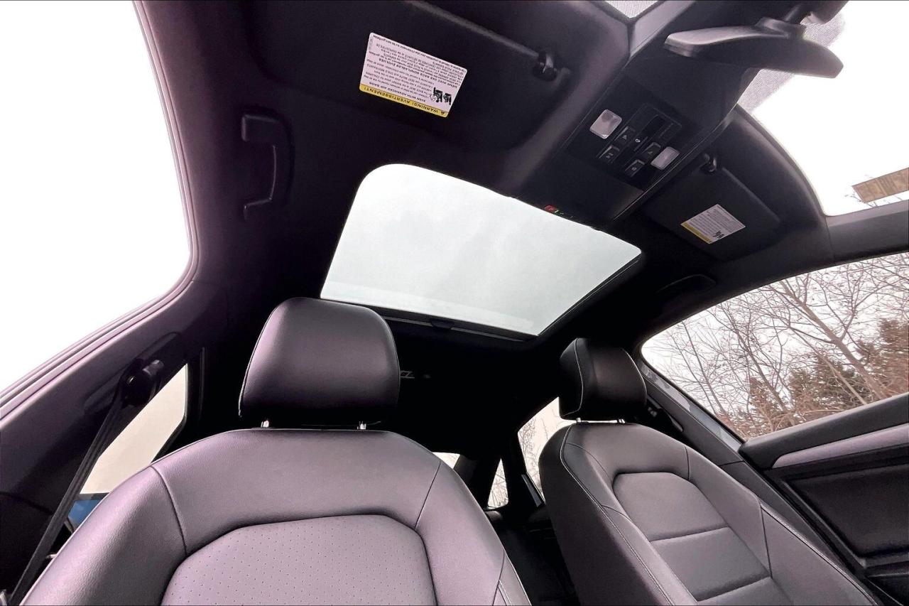 2023 Volkswagen Jetta Comfortline Sport | Heated Leather | Sunroof | FWD Photo