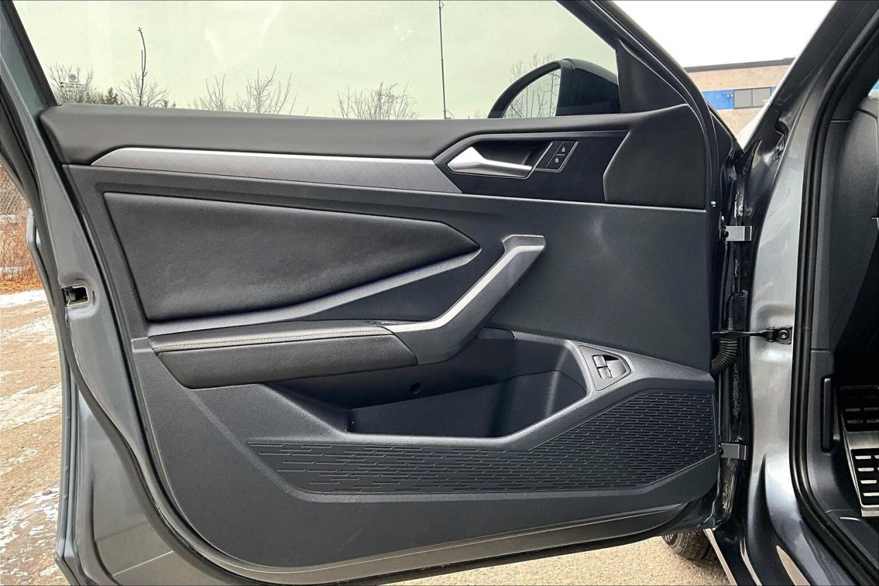 2023 Volkswagen Jetta Comfortline Sport | Heated Leather | Sunroof | FWD Photo