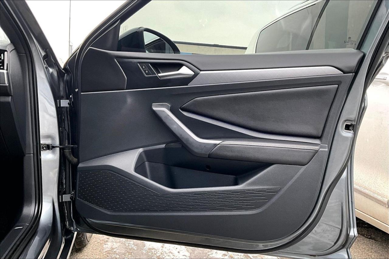 2023 Volkswagen Jetta Comfortline Sport | Heated Leather | Sunroof | FWD Photo