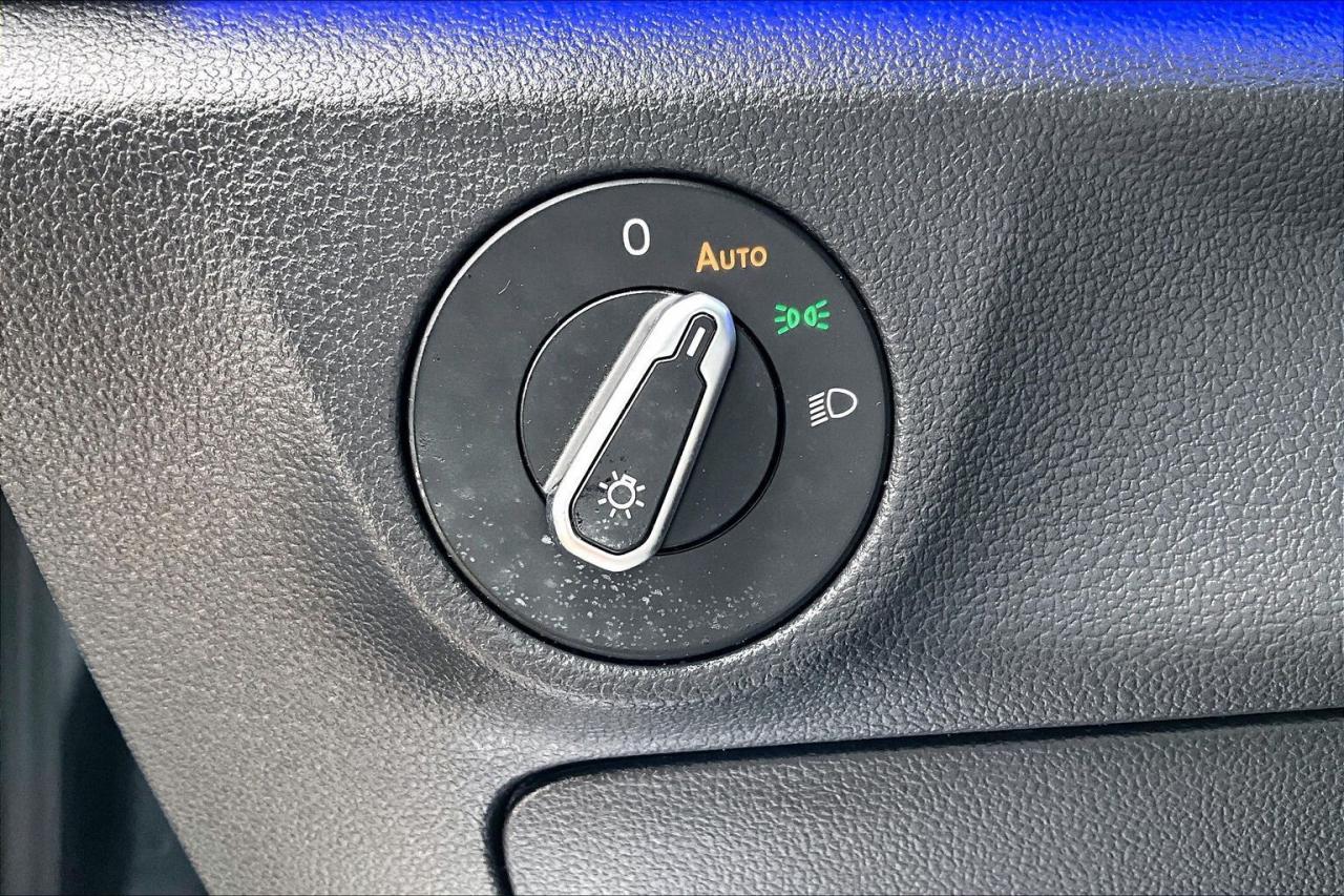 2023 Volkswagen Jetta Comfortline Sport | Heated Leather | Sunroof | FWD Photo