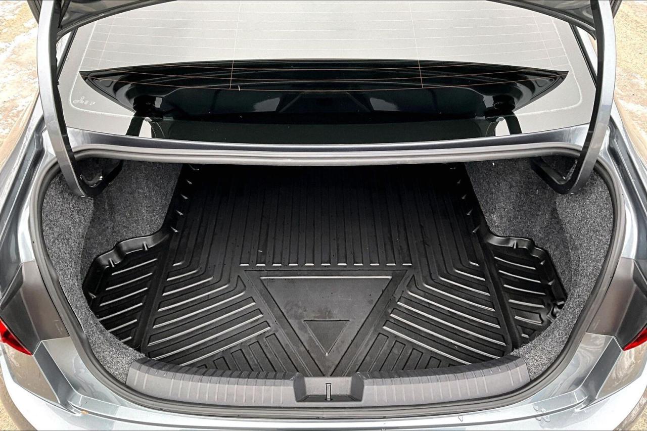 2023 Volkswagen Jetta Comfortline Sport | Heated Leather | Sunroof | FWD Photo