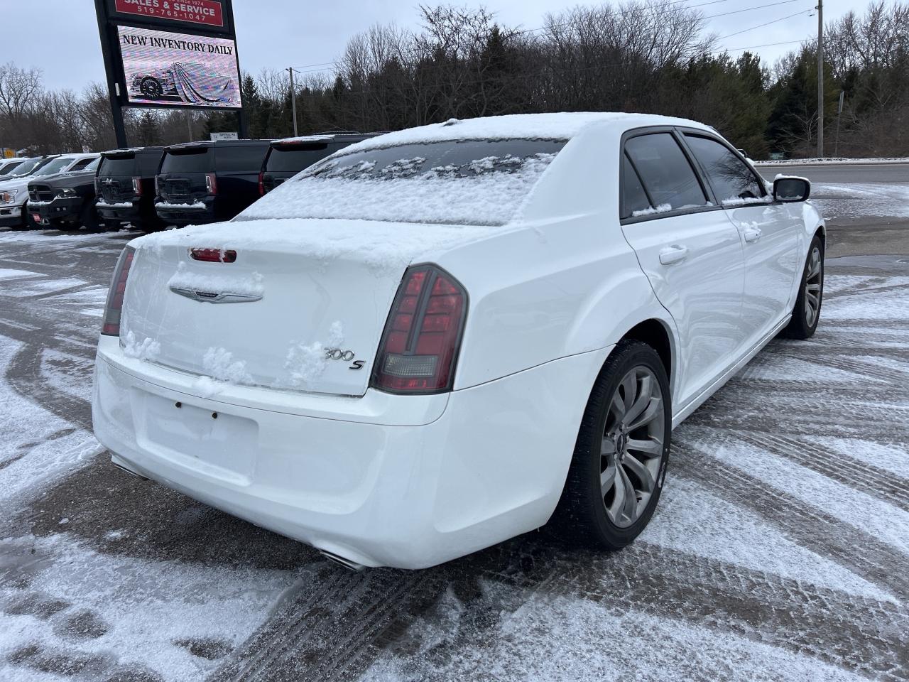 2014 Chrysler 300 S, CLEAN CARFAX, HEATED LEATHER, SUNROOF! - Photo #6