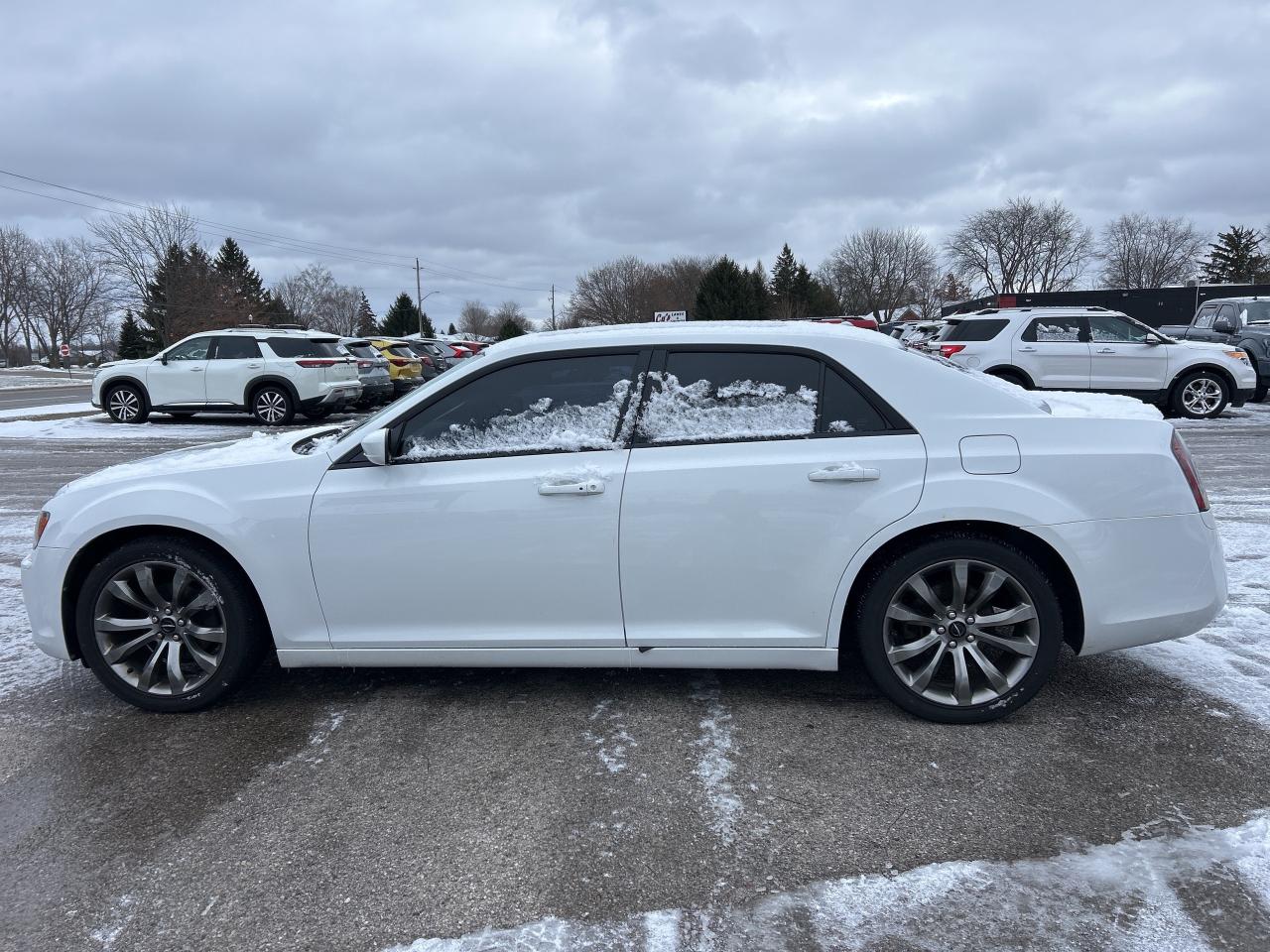2014 Chrysler 300 S, CLEAN CARFAX, HEATED LEATHER, SUNROOF! - Photo #9