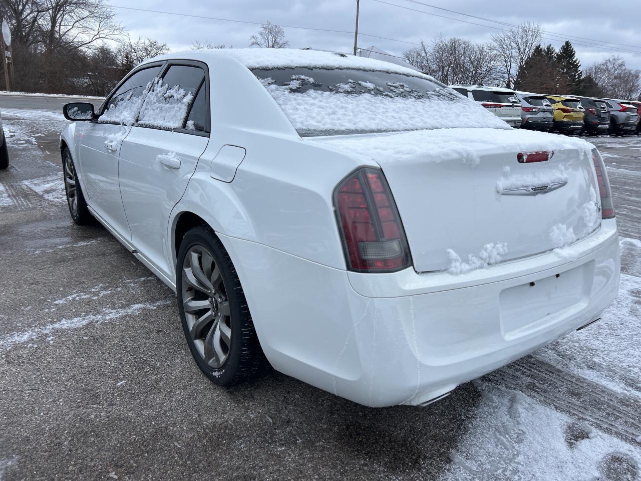 2014 Chrysler 300 S, CLEAN CARFAX, HEATED LEATHER, SUNROOF! - Photo #8