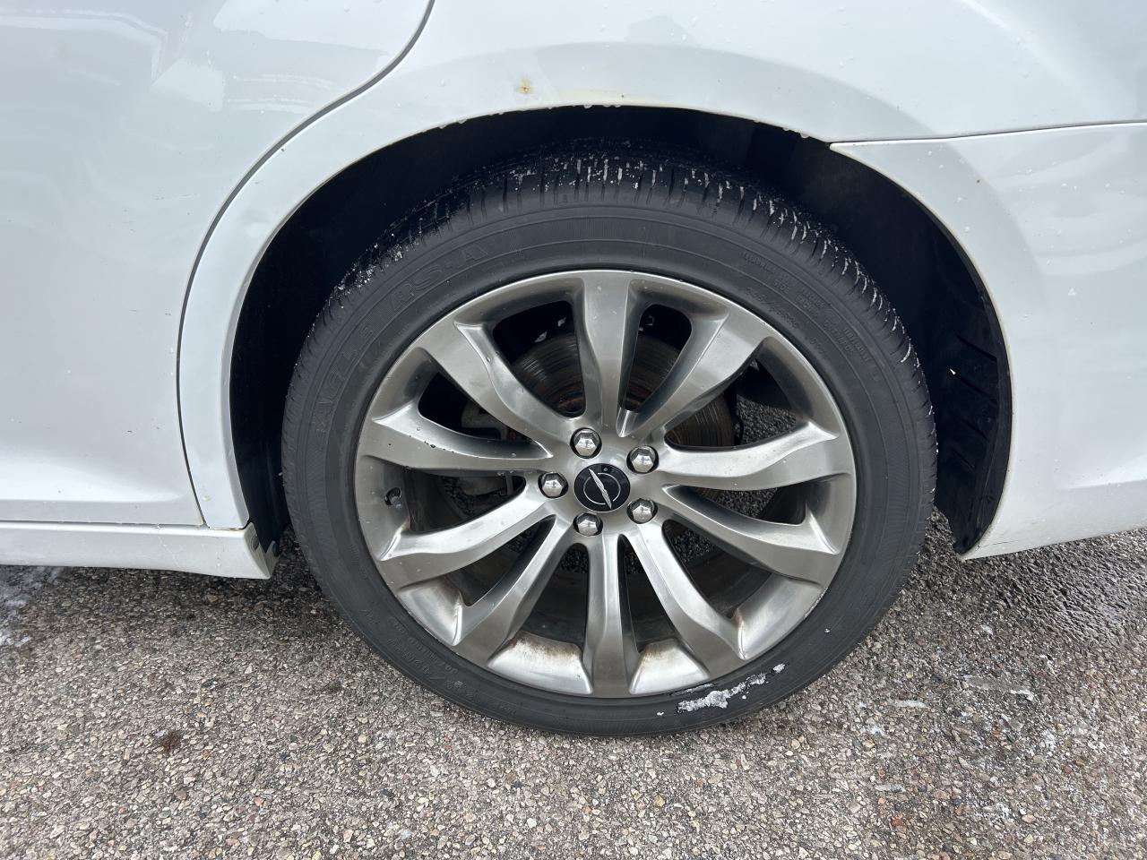 2014 Chrysler 300 S, CLEAN CARFAX, HEATED LEATHER, SUNROOF! - Photo #10