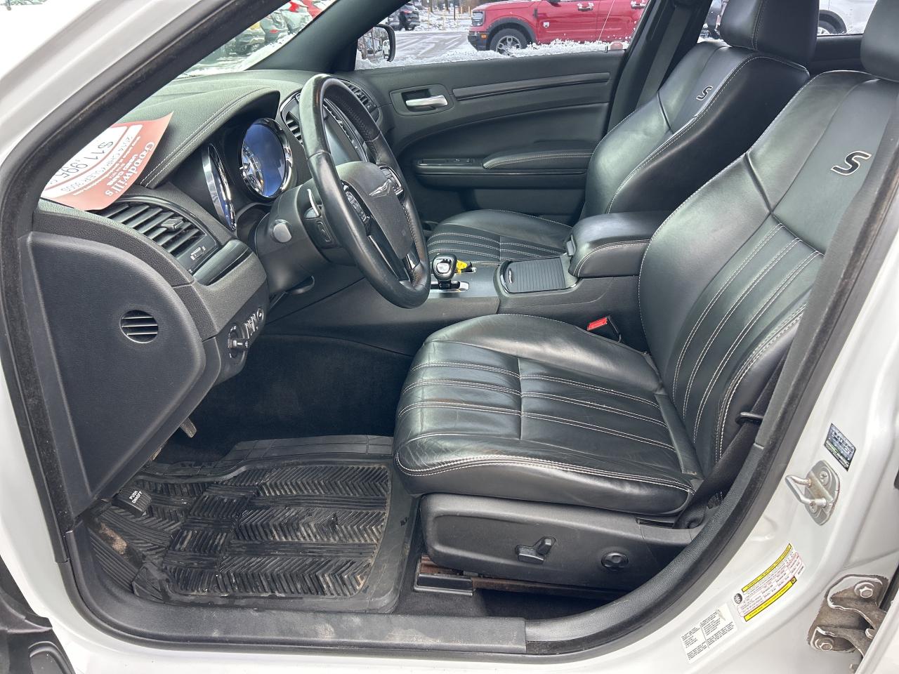 2014 Chrysler 300 S, CLEAN CARFAX, HEATED LEATHER, SUNROOF! - Photo #15