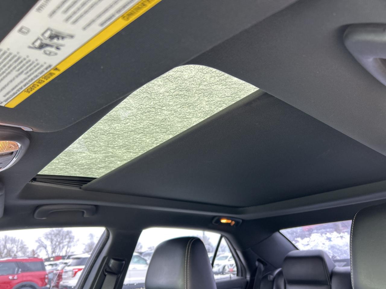 2014 Chrysler 300 S, CLEAN CARFAX, HEATED LEATHER, SUNROOF! - Photo #17