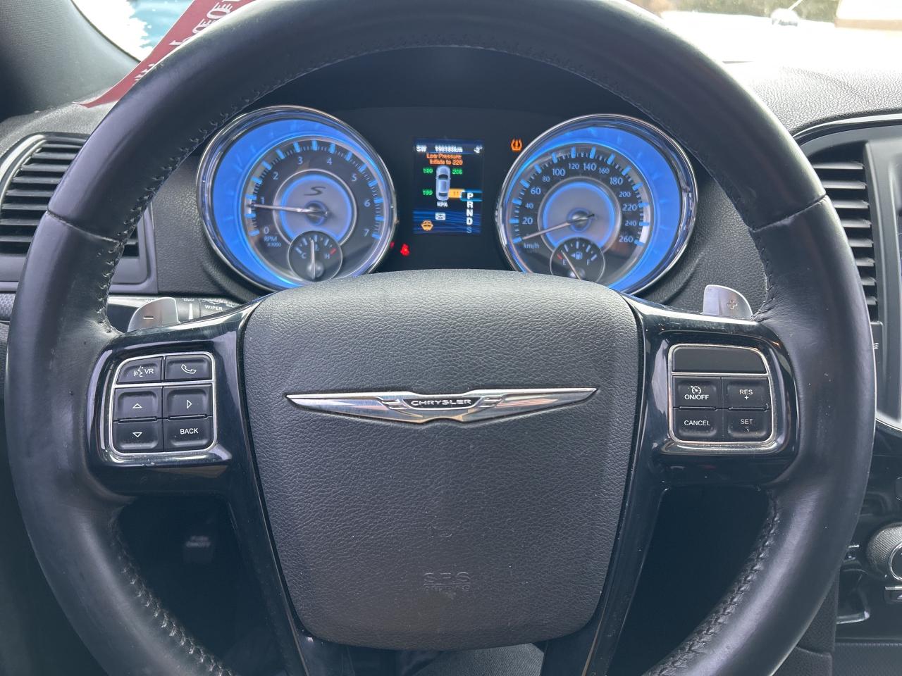 2014 Chrysler 300 S, CLEAN CARFAX, HEATED LEATHER, SUNROOF! - Photo #18