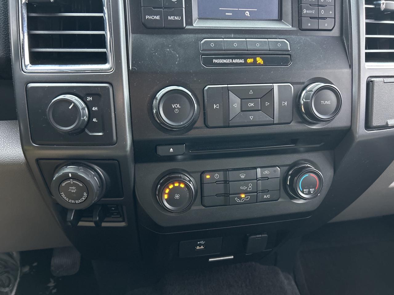 2016 Ford F-150 XLT, BACK UP CAMERA, CLEAN CARFAX! - Photo #16