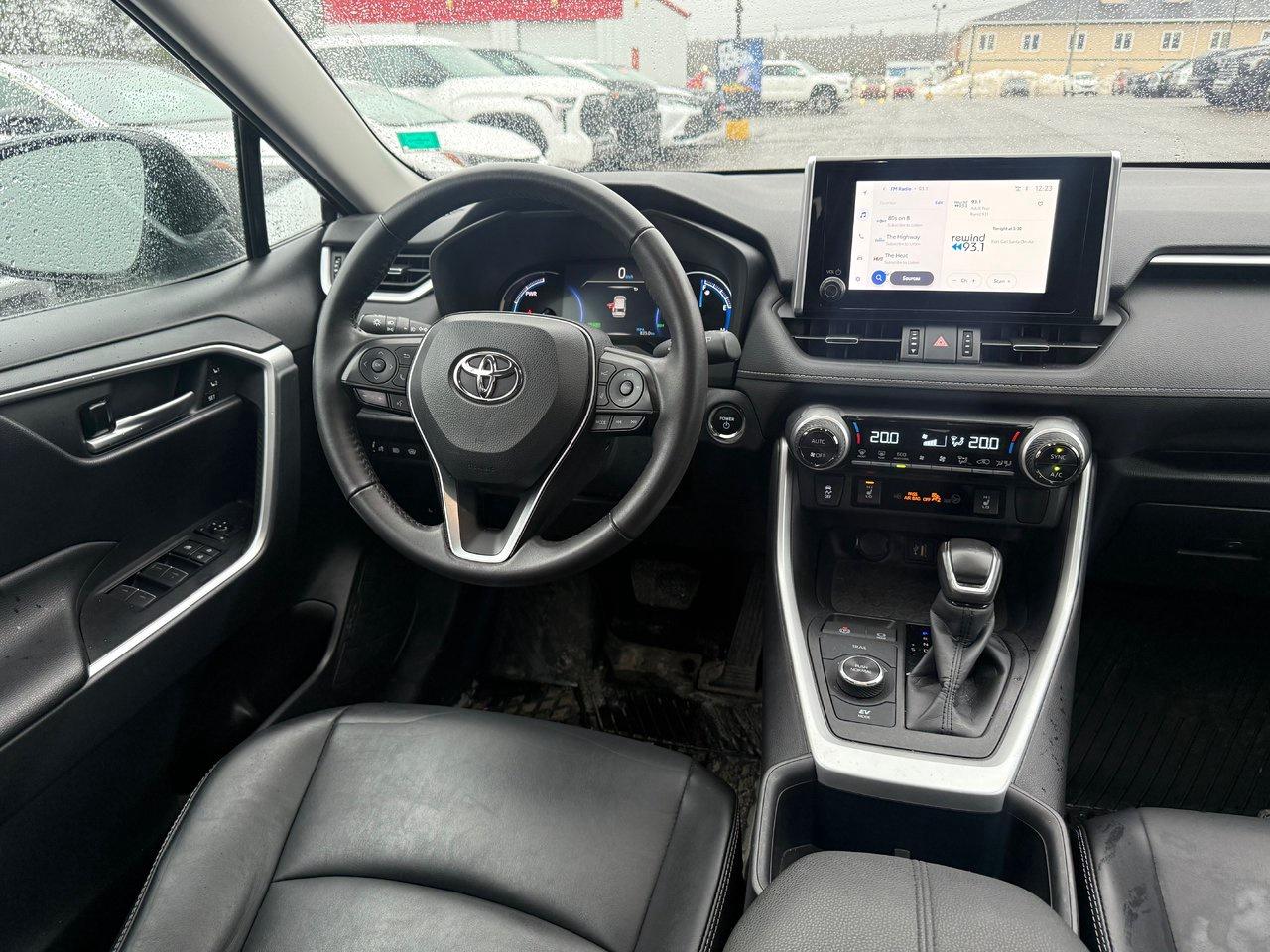 2023 Toyota RAV4 Hybrid XLE Photo