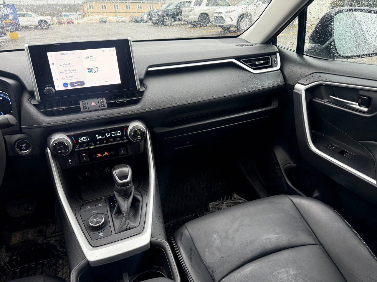 2023 Toyota RAV4 Hybrid XLE Photo