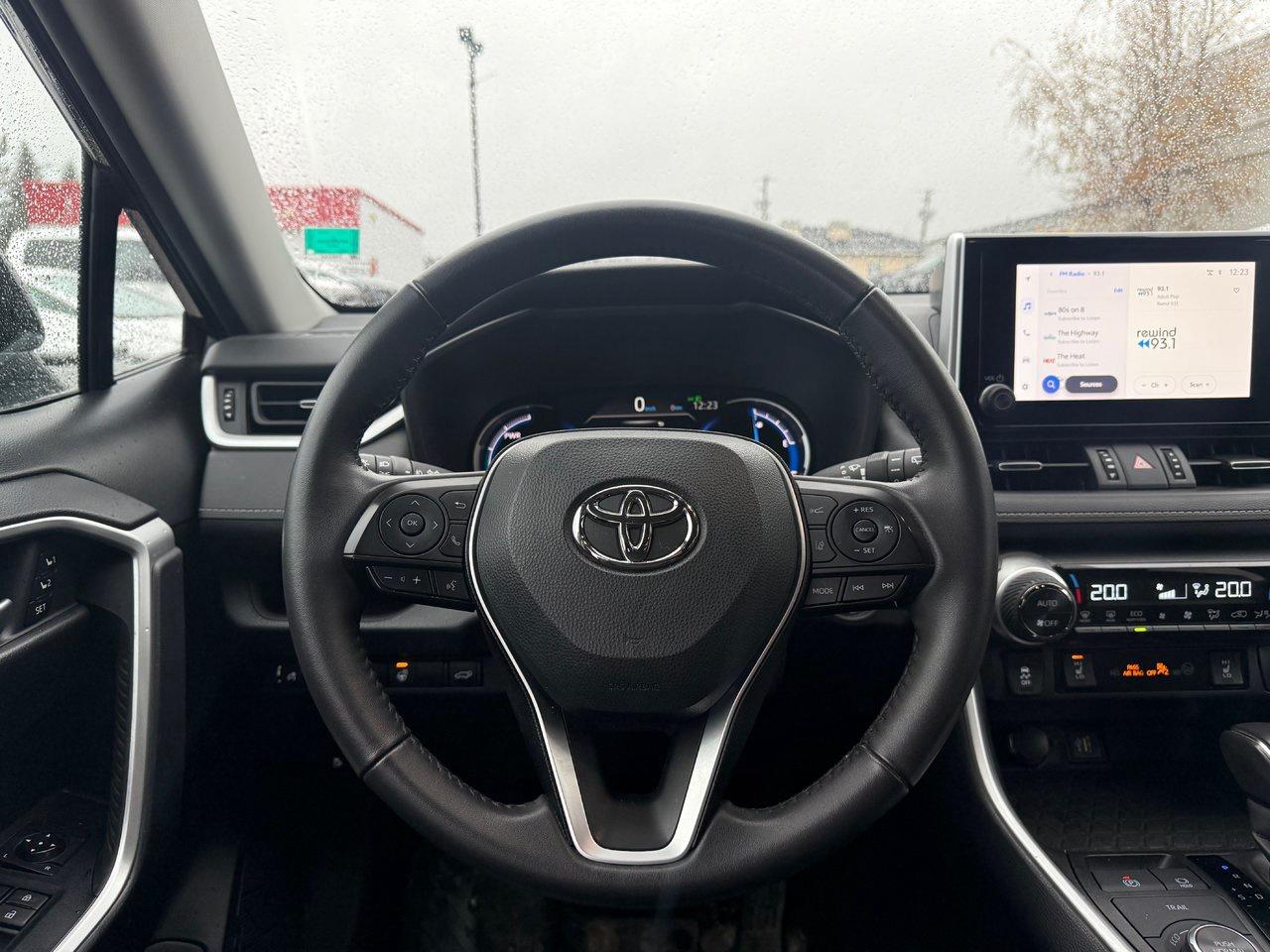 2023 Toyota RAV4 Hybrid XLE Photo