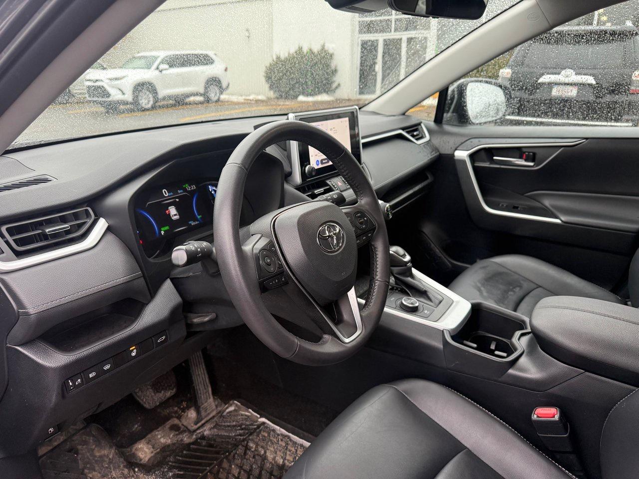 2023 Toyota RAV4 Hybrid XLE Photo