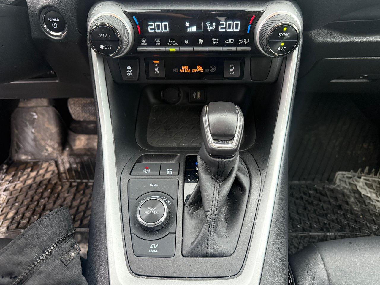 2023 Toyota RAV4 Hybrid XLE Photo