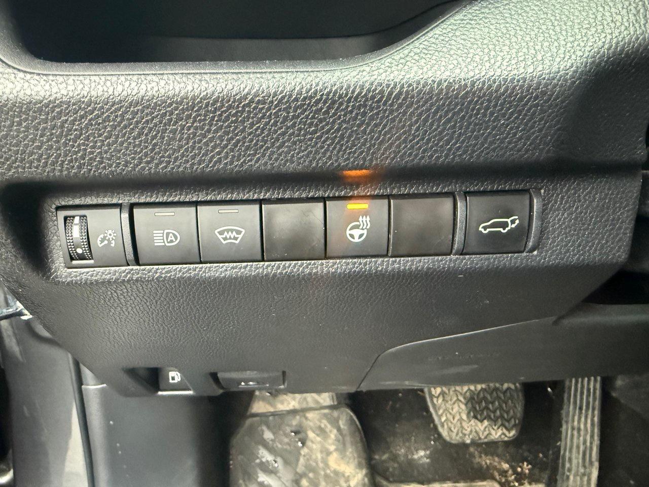 2023 Toyota RAV4 Hybrid XLE Photo