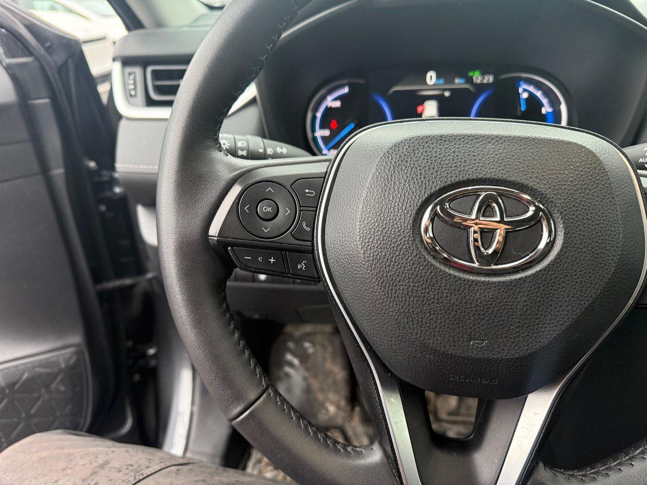 2023 Toyota RAV4 Hybrid XLE Photo