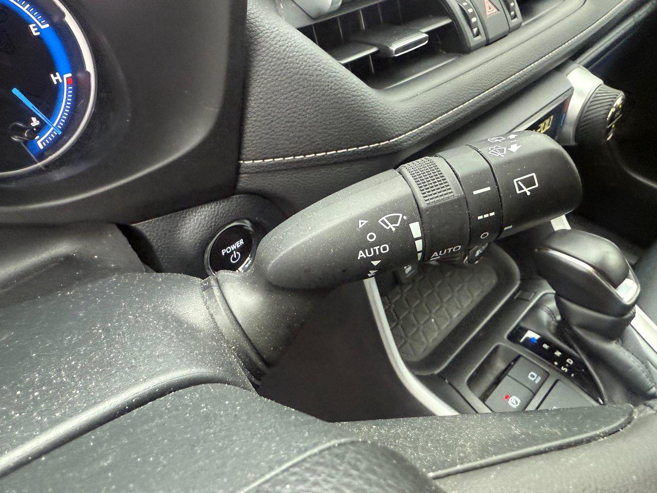 2023 Toyota RAV4 Hybrid XLE Photo