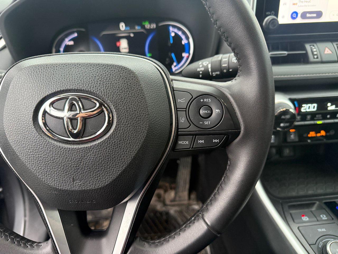 2023 Toyota RAV4 Hybrid XLE Photo