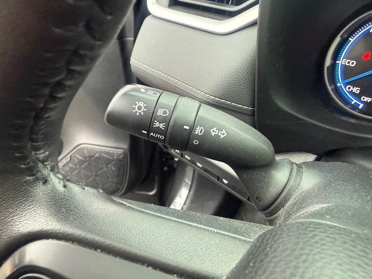 2023 Toyota RAV4 Hybrid XLE Photo