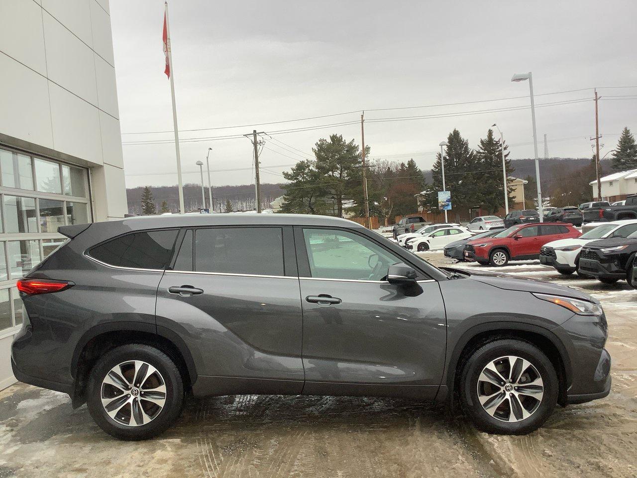 2022 Toyota Highlander XLE Photo