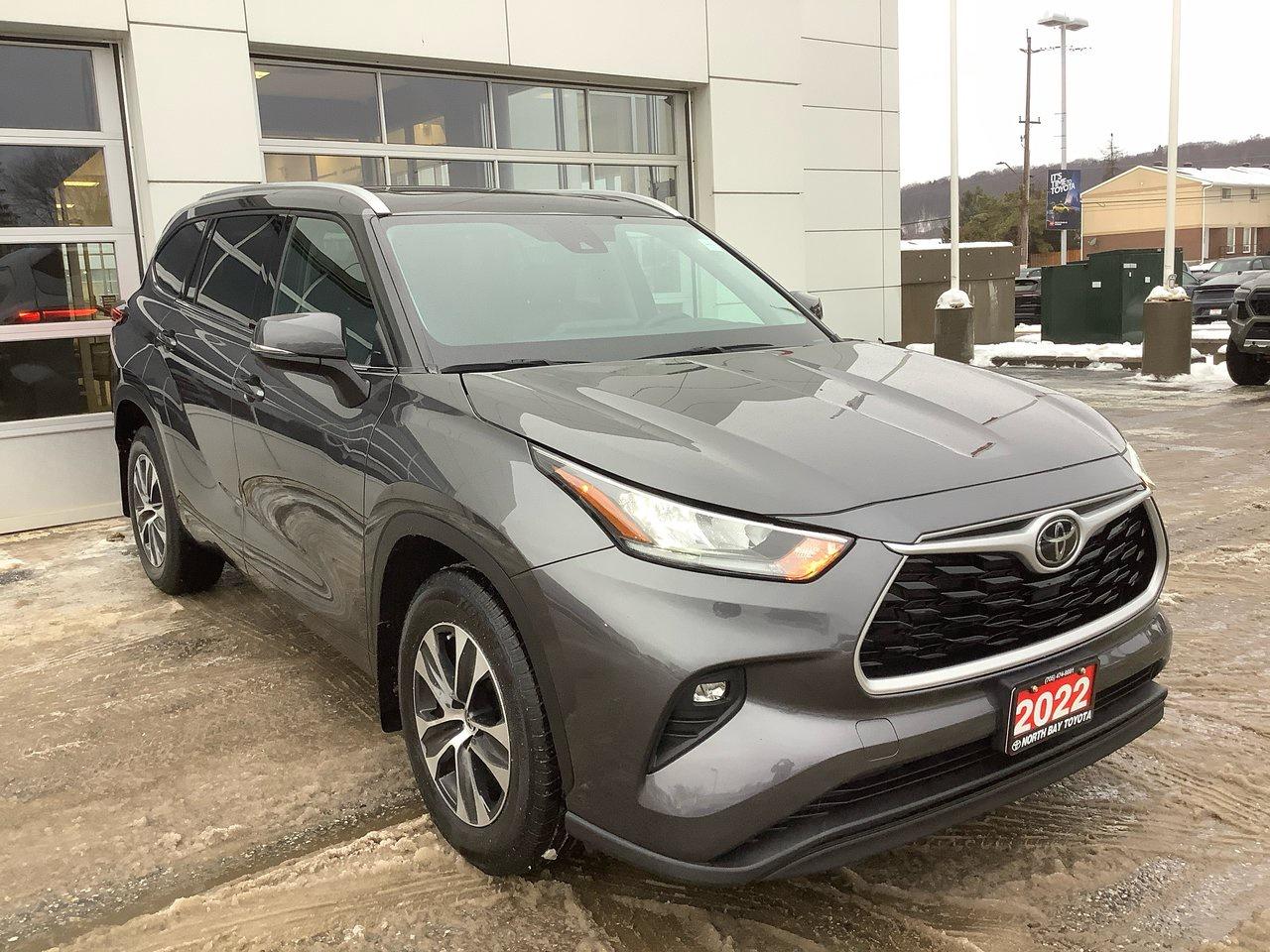 2022 Toyota Highlander XLE Photo2