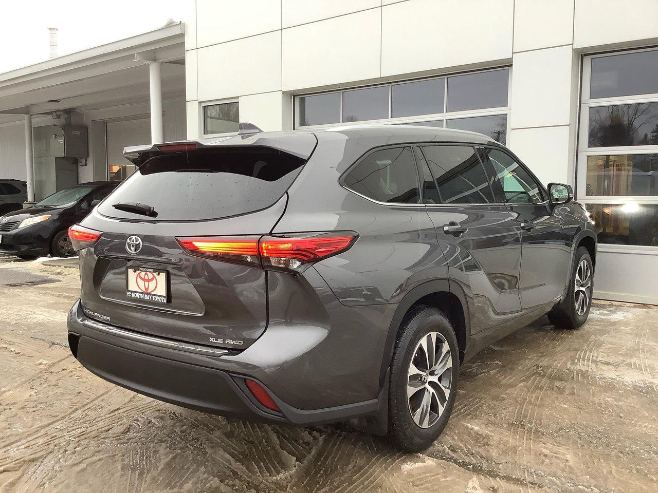 2022 Toyota Highlander XLE Photo