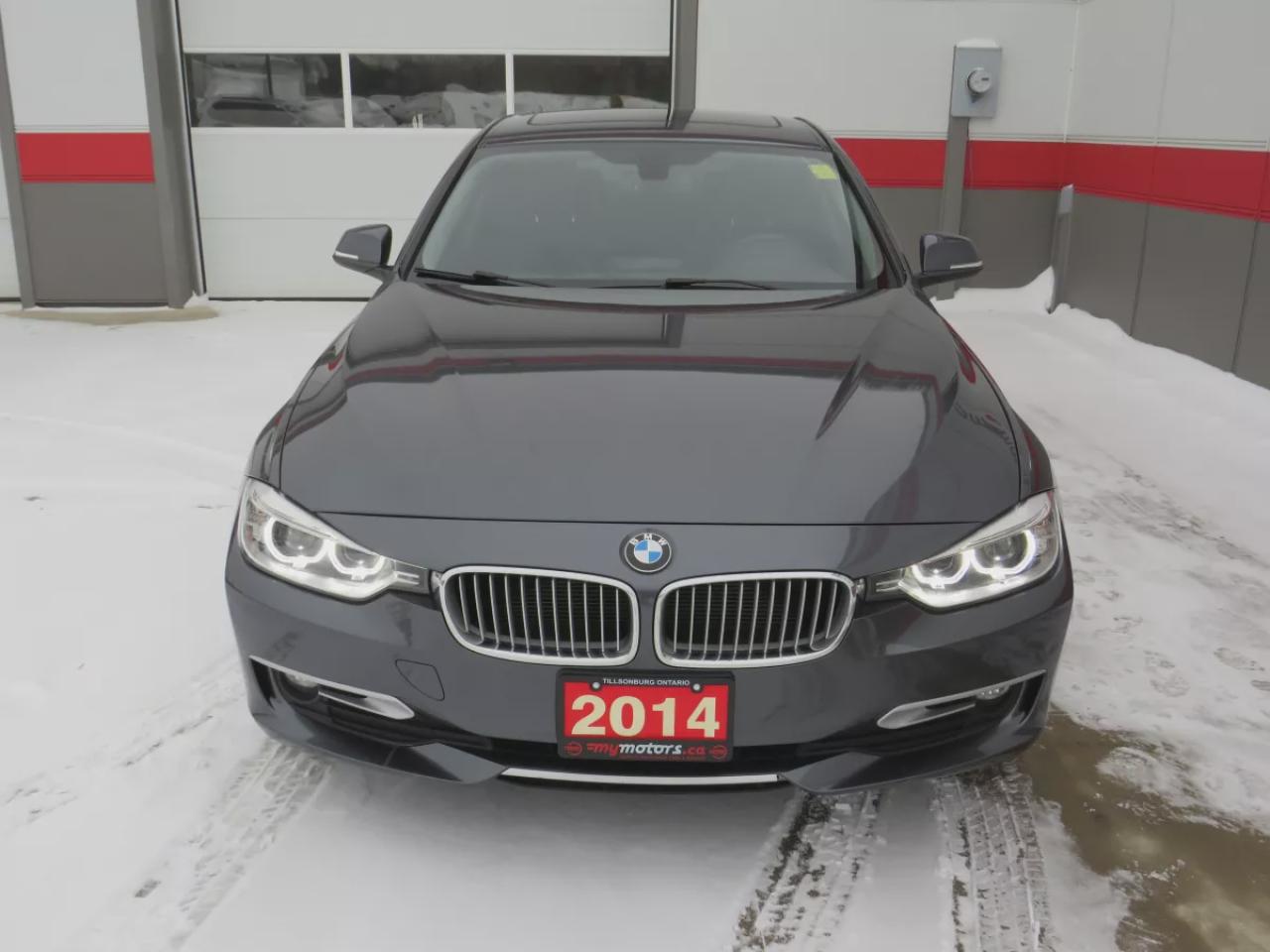 2014 BMW 3 Series 320i xDrive (**SAFETY/CERTIFIED!!**CLEAN TITLE/NO ACCIDENTS!!**VERY LOW KM!!**AWD**ALLOY RIMS**LEATHER**SUNROOF**FOG LIGHTS**HEATED SEATS**CD PLAYER**RUBBER MATS**DUAL CLIMATE CONTROL**DRIVE MODES**PUSH BUTTON START**CRUISE CONTROL**BLUETOOTH**) Photo
