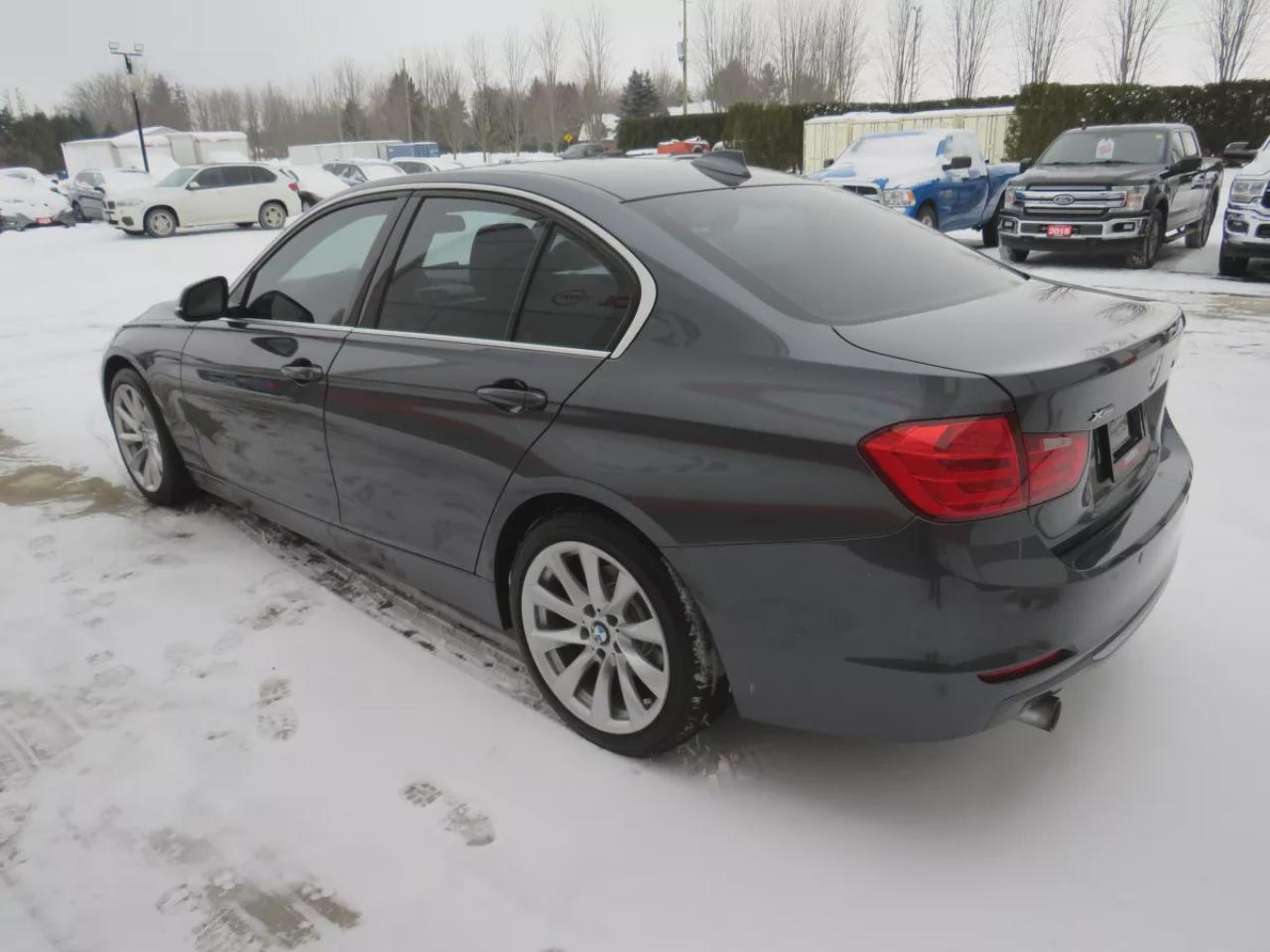 2014 BMW 3 Series 320i xDrive (**SAFETY/CERTIFIED!!**CLEAN TITLE/NO ACCIDENTS!!**VERY LOW KM!!**AWD**ALLOY RIMS**LEATHER**SUNROOF**FOG LIGHTS**HEATED SEATS**CD PLAYER**RUBBER MATS**DUAL CLIMATE CONTROL**DRIVE MODES**PUSH BUTTON START**CRUISE CONTROL**BLUETOOTH**) Photo2