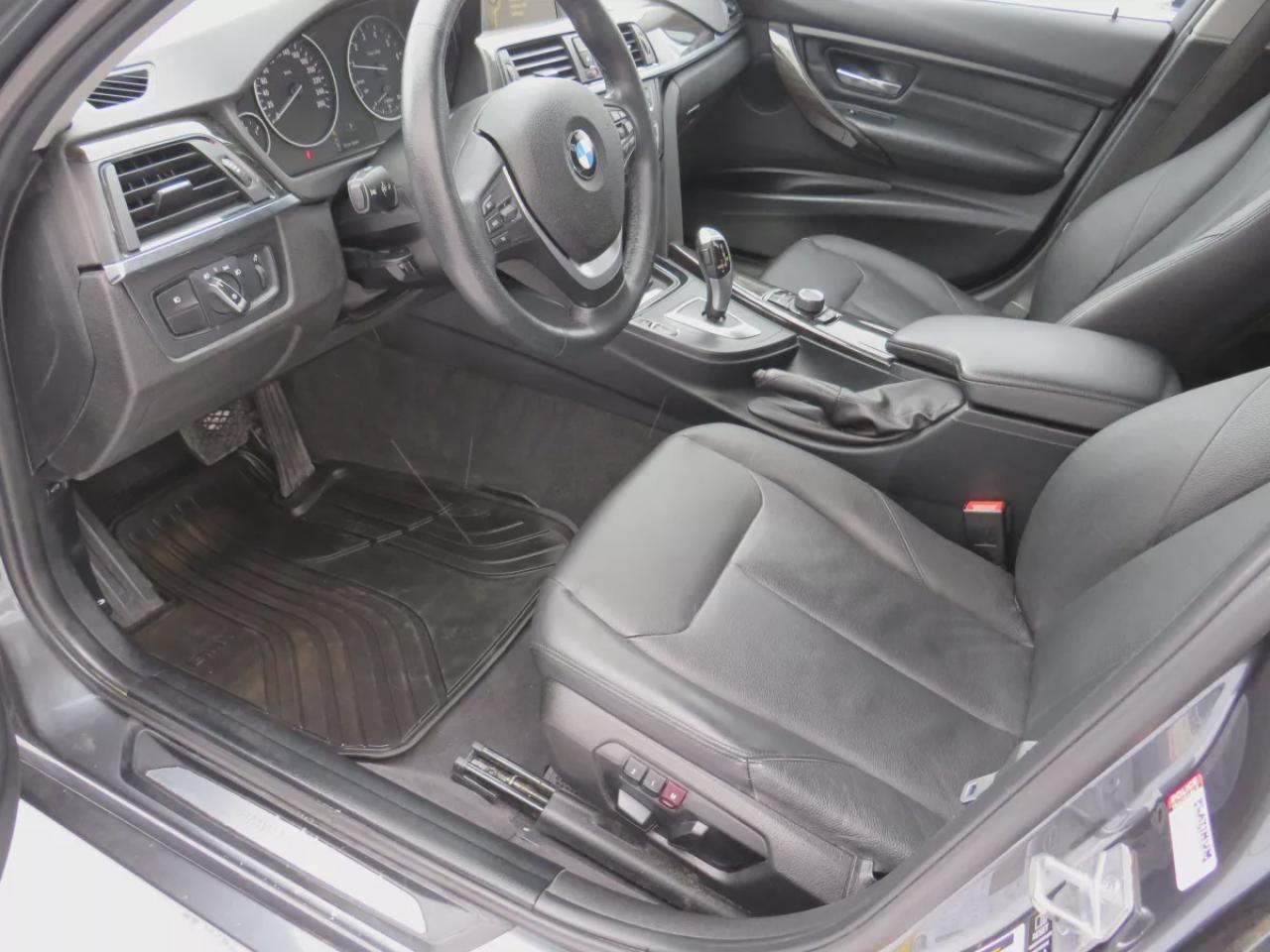 2014 BMW 3 Series 320i xDrive (**SAFETY/CERTIFIED!!**CLEAN TITLE/NO ACCIDENTS!!**VERY LOW KM!!**AWD**ALLOY RIMS**LEATHER**SUNROOF**FOG LIGHTS**HEATED SEATS**CD PLAYER**RUBBER MATS**DUAL CLIMATE CONTROL**DRIVE MODES**PUSH BUTTON START**CRUISE CONTROL**BLUETOOTH**) Photo