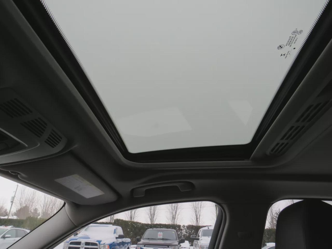 2014 BMW 3 Series 320i xDrive (**SAFETY/CERTIFIED!!**CLEAN TITLE/NO ACCIDENTS!!**VERY LOW KM!!**AWD**ALLOY RIMS**LEATHER**SUNROOF**FOG LIGHTS**HEATED SEATS**CD PLAYER**RUBBER MATS**DUAL CLIMATE CONTROL**DRIVE MODES**PUSH BUTTON START**CRUISE CONTROL**BLUETOOTH**) Photo