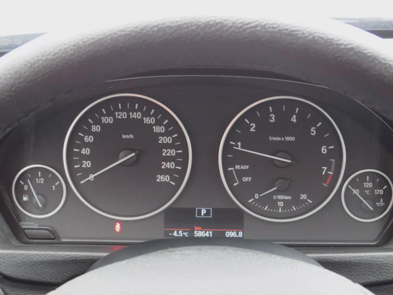 2014 BMW 3 Series 320i xDrive (**SAFETY/CERTIFIED!!**CLEAN TITLE/NO ACCIDENTS!!**VERY LOW KM!!**AWD**ALLOY RIMS**LEATHER**SUNROOF**FOG LIGHTS**HEATED SEATS**CD PLAYER**RUBBER MATS**DUAL CLIMATE CONTROL**DRIVE MODES**PUSH BUTTON START**CRUISE CONTROL**BLUETOOTH**) Photo