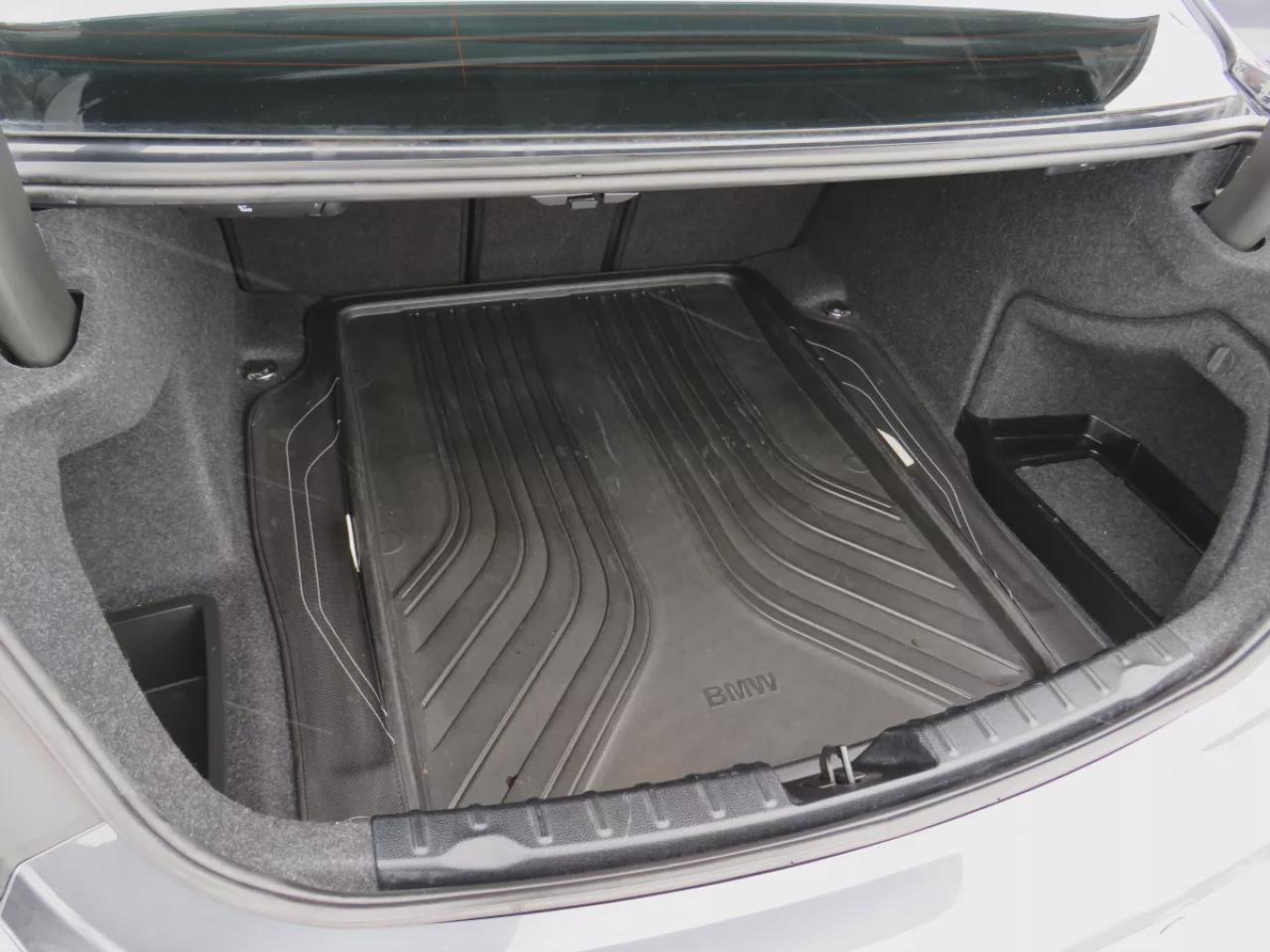 2014 BMW 3 Series 320i xDrive (**SAFETY/CERTIFIED!!**CLEAN TITLE/NO ACCIDENTS!!**VERY LOW KM!!**AWD**ALLOY RIMS**LEATHER**SUNROOF**FOG LIGHTS**HEATED SEATS**CD PLAYER**RUBBER MATS**DUAL CLIMATE CONTROL**DRIVE MODES**PUSH BUTTON START**CRUISE CONTROL**BLUETOOTH**) Photo