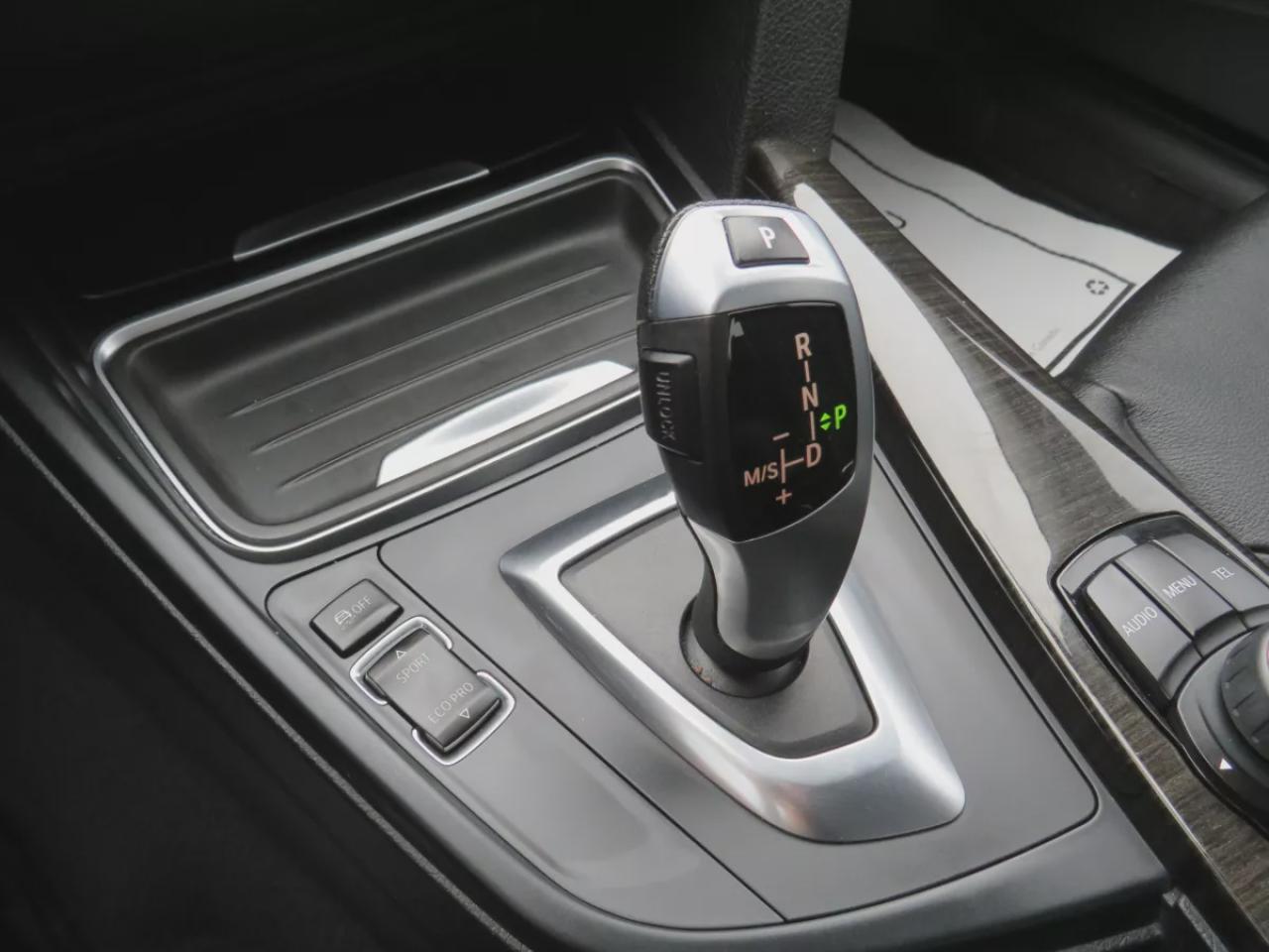 2014 BMW 3 Series 320i xDrive (**SAFETY/CERTIFIED!!**CLEAN TITLE/NO ACCIDENTS!!**VERY LOW KM!!**AWD**ALLOY RIMS**LEATHER**SUNROOF**FOG LIGHTS**HEATED SEATS**CD PLAYER**RUBBER MATS**DUAL CLIMATE CONTROL**DRIVE MODES**PUSH BUTTON START**CRUISE CONTROL**BLUETOOTH**) Photo