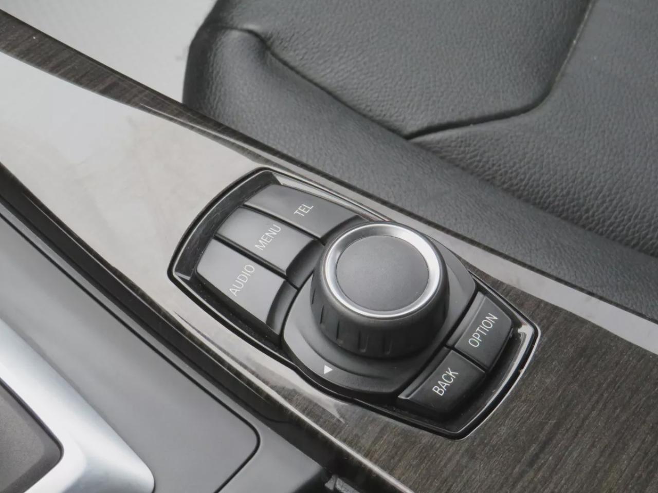 2014 BMW 3 Series 320i xDrive (**SAFETY/CERTIFIED!!**CLEAN TITLE/NO ACCIDENTS!!**VERY LOW KM!!**AWD**ALLOY RIMS**LEATHER**SUNROOF**FOG LIGHTS**HEATED SEATS**CD PLAYER**RUBBER MATS**DUAL CLIMATE CONTROL**DRIVE MODES**PUSH BUTTON START**CRUISE CONTROL**BLUETOOTH**) Photo