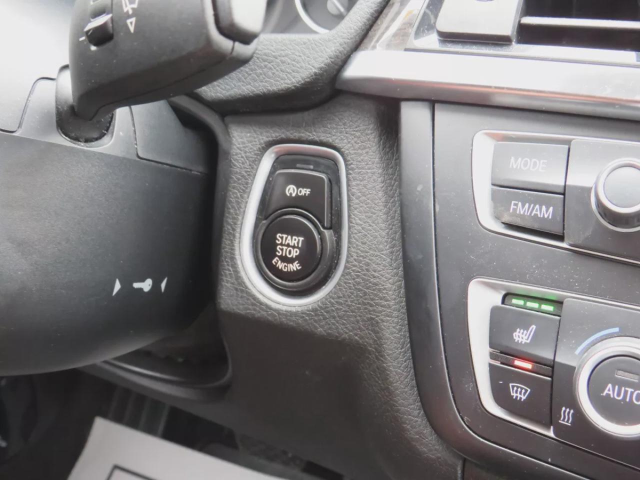 2014 BMW 3 Series 320i xDrive (**SAFETY/CERTIFIED!!**CLEAN TITLE/NO ACCIDENTS!!**VERY LOW KM!!**AWD**ALLOY RIMS**LEATHER**SUNROOF**FOG LIGHTS**HEATED SEATS**CD PLAYER**RUBBER MATS**DUAL CLIMATE CONTROL**DRIVE MODES**PUSH BUTTON START**CRUISE CONTROL**BLUETOOTH**) Photo