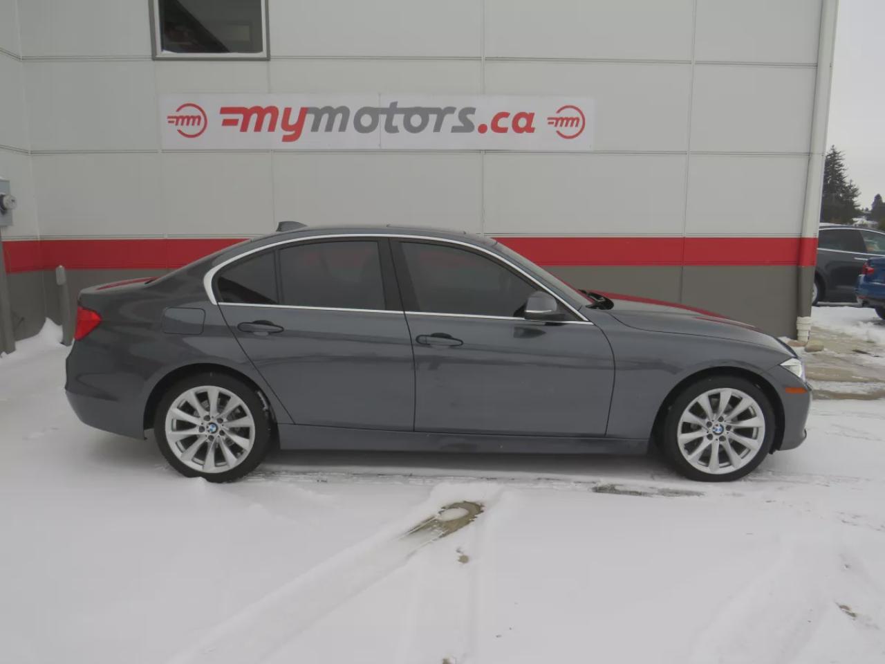 2014 BMW 3 Series 320i xDrive (**SAFETY/CERTIFIED!!**CLEAN TITLE/NO ACCIDENTS!!**VERY LOW KM!!**AWD**ALLOY RIMS**LEATHER**SUNROOF**FOG LIGHTS**HEATED SEATS**CD PLAYER**RUBBER MATS**DUAL CLIMATE CONTROL**DRIVE MODES**PUSH BUTTON START**CRUISE CONTROL**BLUETOOTH**) Photo
