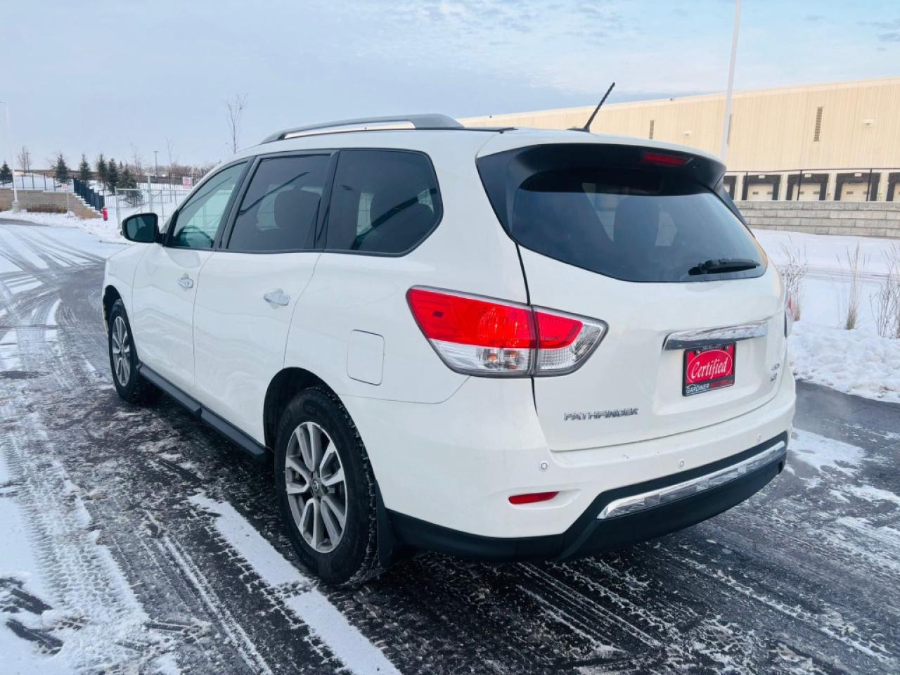 2014 Nissan Pathfinder SL 4dr SUV 4WD (3.5L 6cyl CVT) Photo