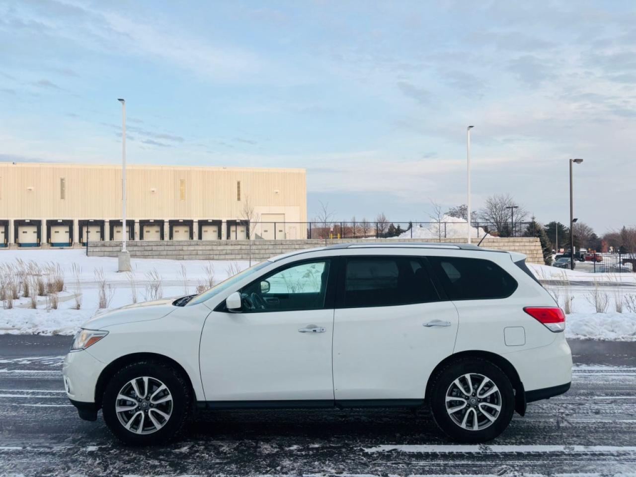 2014 Nissan Pathfinder SL 4dr SUV 4WD (3.5L 6cyl CVT) Photo