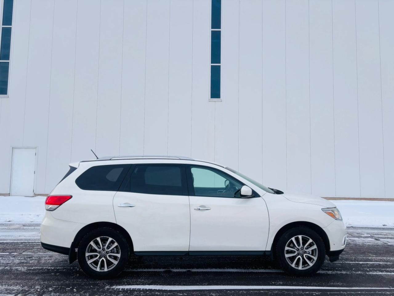 2014 Nissan Pathfinder SL 4dr SUV 4WD (3.5L 6cyl CVT) Photo