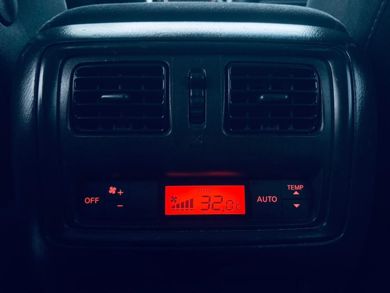 2014 Nissan Pathfinder SL 4dr SUV 4WD (3.5L 6cyl CVT) Photo