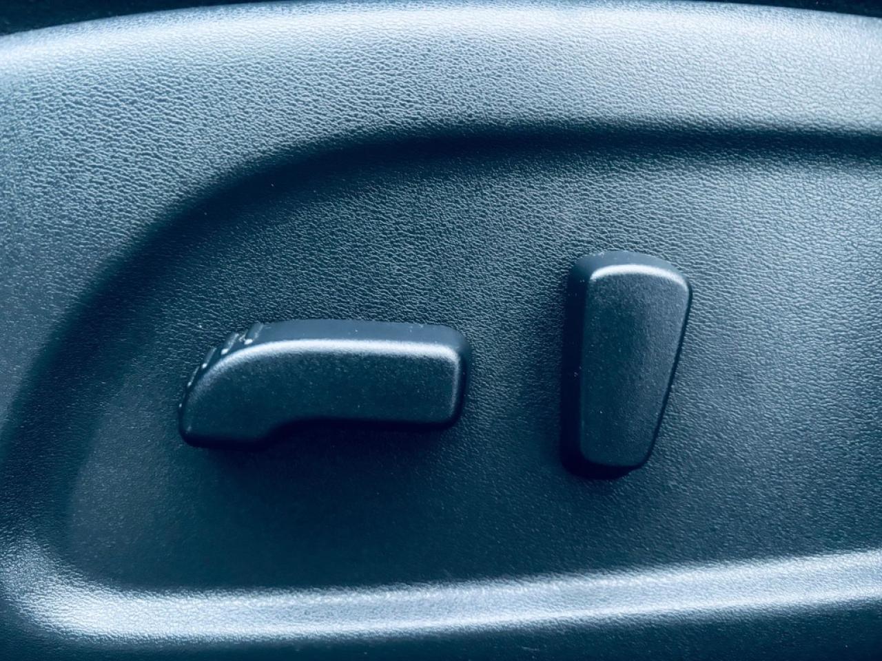 2014 Nissan Pathfinder SL 4dr SUV 4WD (3.5L 6cyl CVT) Photo