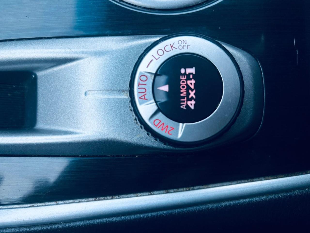 2014 Nissan Pathfinder SL 4dr SUV 4WD (3.5L 6cyl CVT) Photo