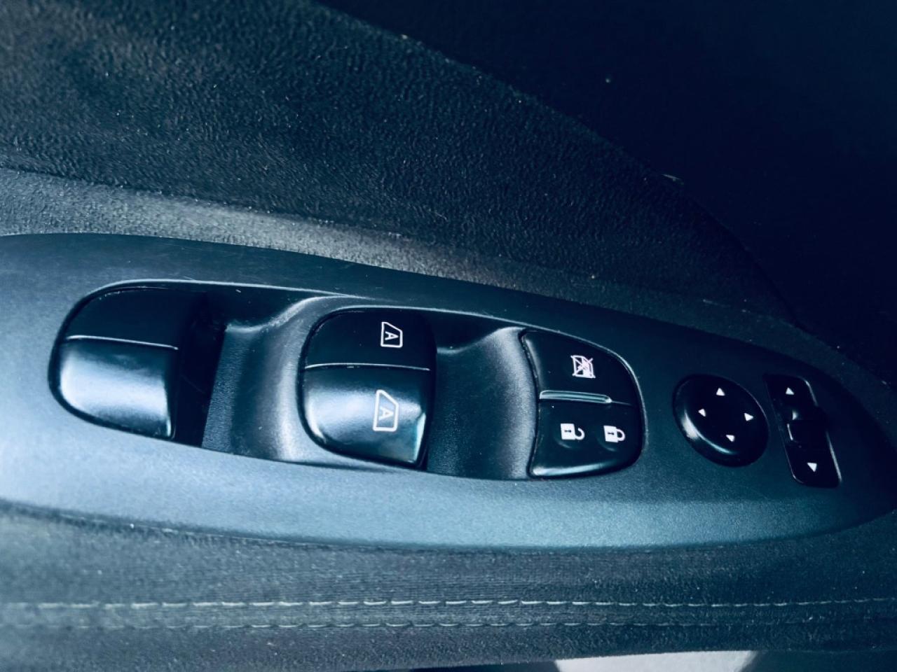 2014 Nissan Pathfinder SL 4dr SUV 4WD (3.5L 6cyl CVT) Photo